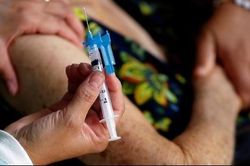Cần 'vaccine' để đưa kinh tế thế giới thoát khỏi 'ngã ba đường'