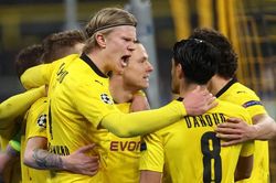 Haaland lập kỷ lục, Dortmund vào tứ kết Champions League