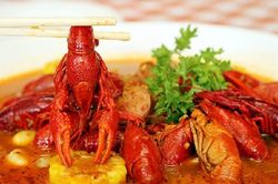 Mẹo nấu tôm hùm đất sốt cajun thơm ngon như nhà hàng
