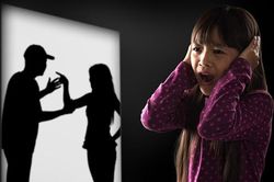 Con lãnh hậu quả vì những lần bố mẹ cãi nhau