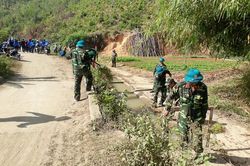 Quân - dân chung sức xây dựng nông thôn mới