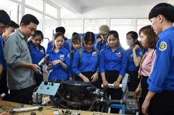Gỡ điểm nghẽn phân luồng: Không để người học 'đói' thông tin