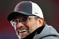 Liverpool vào tứ kết Champions League