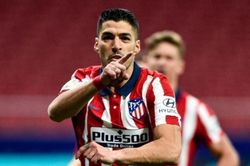 Suarez lập công giúp Atletico hơn Barca 6 điểm