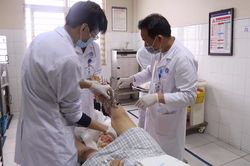 Dập nát cẳng chân do tai nạn lao động