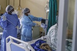 Hơn 3.000 y tá trên thế giới tử vong do nhiễm virus SARS-CoV-2