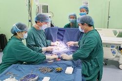 8 giờ đồng hồ 'cân não' cứu sống bệnh nhi suy thận giai đoạn cuối