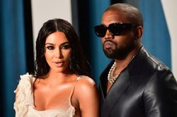 Thực hư Kim Kardashian có tình mới, giành quyền nuôi con với Kanye West