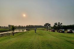 'Cách ly như vua', ăn chơi kiểu này lo gì Covid-19