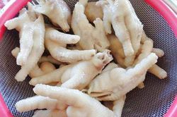 Mẹo rút xương chân gà cực đơn giản