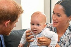 Vì sao con trai Harry - Meghan không phải là hoàng tử?
