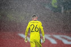 MU: Mắc sai lầm, Henderson vẫn xứng đáng thay thế De Gea