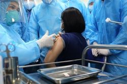 6 trường hợp phản vệ độ 2 sau tiêm vắc-xin Covid-19