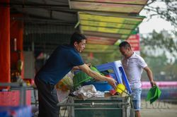 Chùa Hương mở cửa: Người dân 'háo hức' chuẩn bị thuyền, mở lại hàng quán