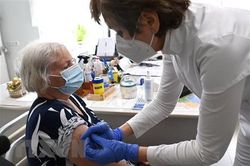 Áo cáo buộc một số nước EU bí mật ký hợp đồng mua vaccine COVID-19
