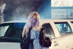 Rosé chính thức debut solo với 'On The Ground': Nhạc nghe một lần đã muốn 'quẩy'