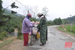 'Chợ di động' vùng núi
