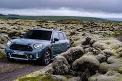 Xe sang cỡ nhỏ MINI Countryman 2021 giá hơn 2,4 tỷ đồng tại Việt Nam