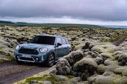 MINI Countryman thế hệ mới cập bến thị trường Việt Nam với 2 phiên bản
