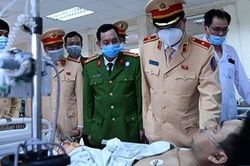 Thăm hỏi Thượng úy CSGT bị thương khi làm nhiệm vụ