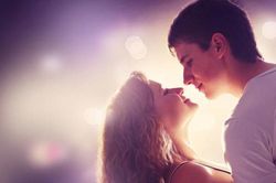 Lại là chuyện 'tình yêu sét đánh'