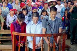 Màn trả thù tàn khốc của gã trai bản