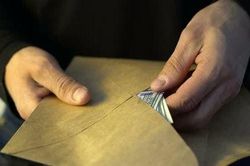 Khởi tố cán bộ phường về hành vi nhận hối lộ