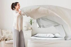 Gấp chăn ngay khi ngủ dậy bạn đang vô tình rước bệnh cho cả nhà mà không hay biết