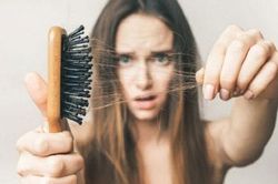Những mẹo hiệu quả giúp tóc không còn rụng ngày giao mùa
