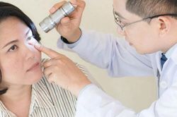 Những biểu hiện của mắt hay bị bỏ qua nhưng có tác hại lâu dài tới sức khỏe