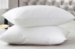 Cách đơn giản giúp ruột gối căng phồng như lúc mới mua