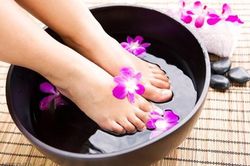 3 bước làm đẹp đơn giản để tạm biệt đôi chân da rắn