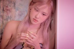 Nỗi niềm của Rosé (BLACKPINK) sau khi ra mắt ca khúc solo đầu tiên 'On the Ground'