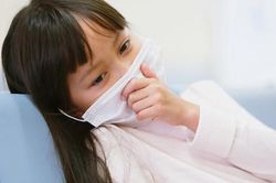 Chảy máu kéo dài 18 ngày trong chu kỳ kinh nguyệt đầu tiên, cô bé 12 tuổi ngất xỉu khiến người nhà sợ tái mặt