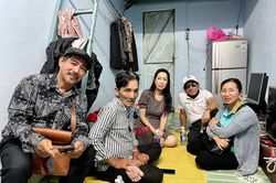 Nghệ sĩ Thương Tín: 'Mình khổ rồi mà còn đi xe hơi thì kỳ lắm!'