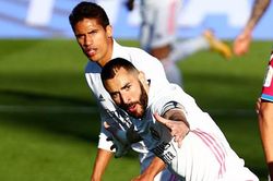 Real Madrid 2-1 Elche: Benzema lập cú đúp, Real Madrid ngược dòng ngoạn mục