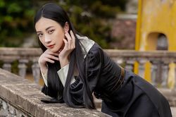 Jun Vũ diện 8 bộ váy cho vai phụ không lời thoại ở 'Gái già lắm chiêu V'