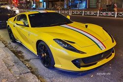 Siêu xe Ferrari 812 Superfast hơn 27 tỷ 'thay áo mới' tại Sài Gòn