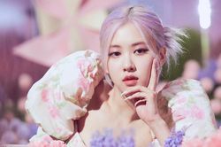 Tại sao toàn bộ album solo của Rosé (BLACKPINK) lại bằng tiếng Anh?