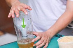 Muỗi trong nhà nhiều đến mấy cũng bị 'KHỬ SẠCH' bằng chút bia uống dở, thử làm là TẤM TẮC ngay