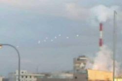 Sửng sốt xem 10 UFO 'nhảy múa' trên bầu trời Osaka, Nhật Bản