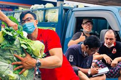 Người Đà Nẵng giải cứu rau củ Hải Dương: 'Chúng tôi hiểu nỗi lòng người nông dân vùng tâm dịch'