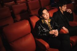 Đi cinetour phim Bố già, Trấn Thành - Tuấn Trần chụp vội vài tấm mà đẹp như set chụp studio