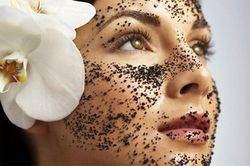3 công thức tẩy da chết bằng bã cà phê đơn giản hiệu quả cho da mặt láng - sạch - mịn