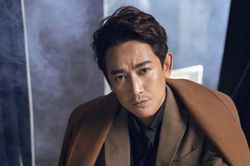 Ảnh thẻ Hứa Vĩ Văn: Đẹp trai từ nhỏ là có thật, hèn chi 40 tuổi mà showbiz không ai trẻ bằng
