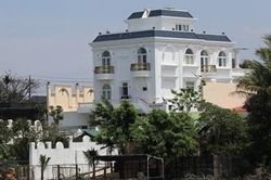 Biệt thự khủng không phép sát hồ Nam Phương
