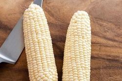 Trổ tài làm ngô nướng bằng nồi chiên không dầu, không ngờ thành quả lại ngon xuất sắc, cả nhà ăn hết veo trong 'một nốt nhạc'