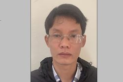 Bịt kín mặt, dâm ô với bé gái 11 tuổi