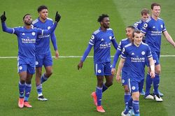 Chelsea hòa, Leicester nới rộng cách biệt