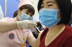 6 tình nguyện viên đầu tiên tiêm thử nghiệm vaccine Covid-19 COVIVAC